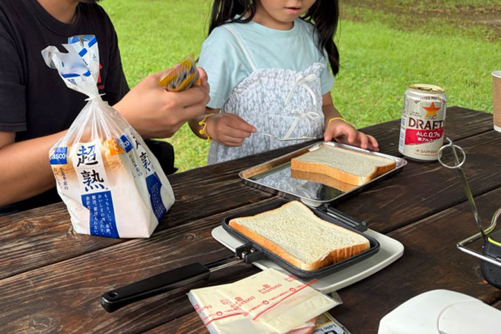 城南島海浜公園キャンプ場　ホットサンド作り